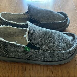 Mens Sanuk thinly lined shoes. Size 9